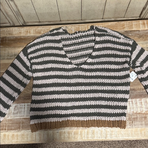 Free People Sweaters - NWT Free People Chunky Knit Sweater in Green and Cream